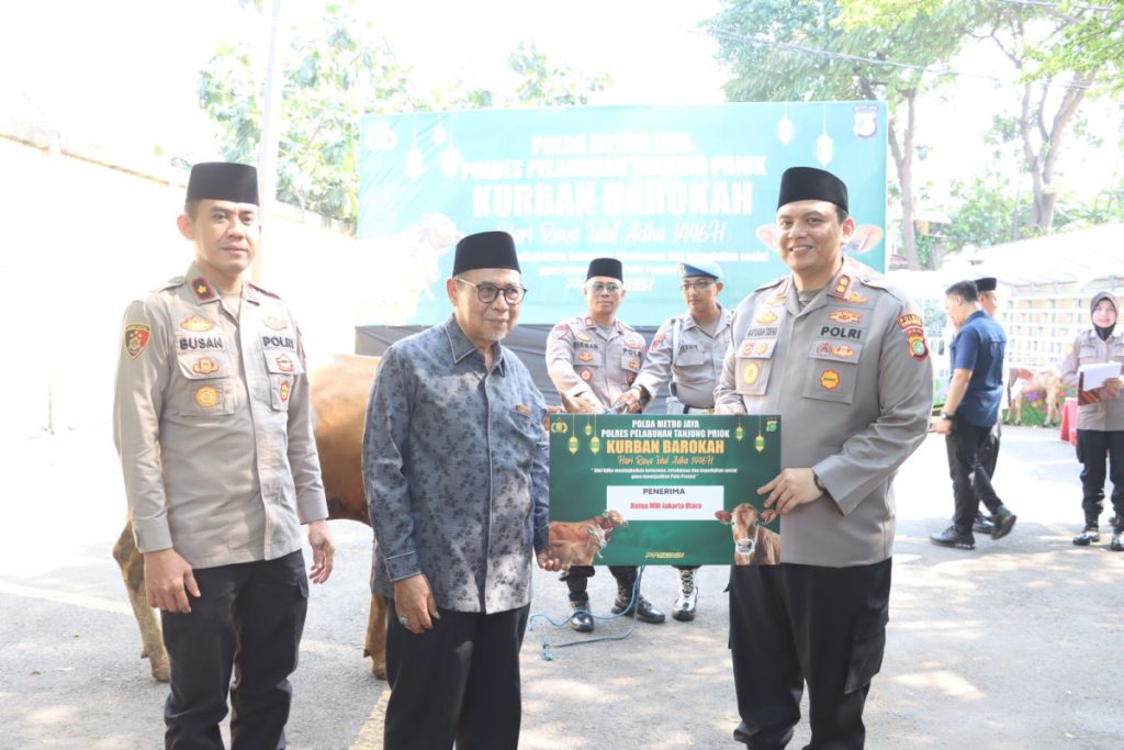 Kapolres Pelabuhan Tanjung Priok, Serahkan Hewan Kurban