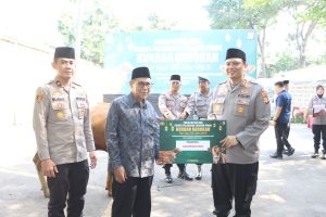 Kapolres Pelabuhan Tanjung Priok, Serahkan Hewan Kurban
