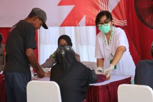 Polres Metro Depok Gelar Bhakti Kesehatan di TPA Cipayung Sambut Hari Bhayangkara ke-79.   