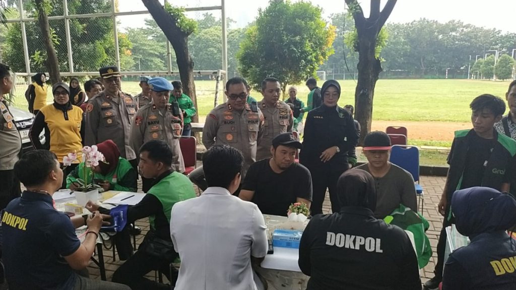 Kegiatan Baksos Pemeriksaan Kesehatan Gratis untuk Pengemudi Ojek Online Polres Metro Jakarta selatan.   