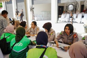 Kapolri Hadiri Puncak Bakti Kesehatan Jelang Hut ke-79 Bhayangkara, Diikuti Ratusan Ribu Peserta.    