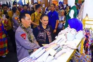 Kapolri Tinjau Bazar Kreasi Bhayangkari Nusantara 2025, Dorong Pertumbuhan UMKM.