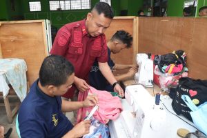 Lapas Jambi Latih Warga Binaan Potong Rambut dan Menjahit.  