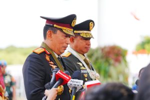 Kapolri dan Panglima TNI Apresiasi Antusiasme Warga dalam Upacara HUT RI ke-80 di Istana.    